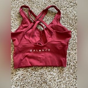 Vitality/Balance sports bra, with crisscrossed straps